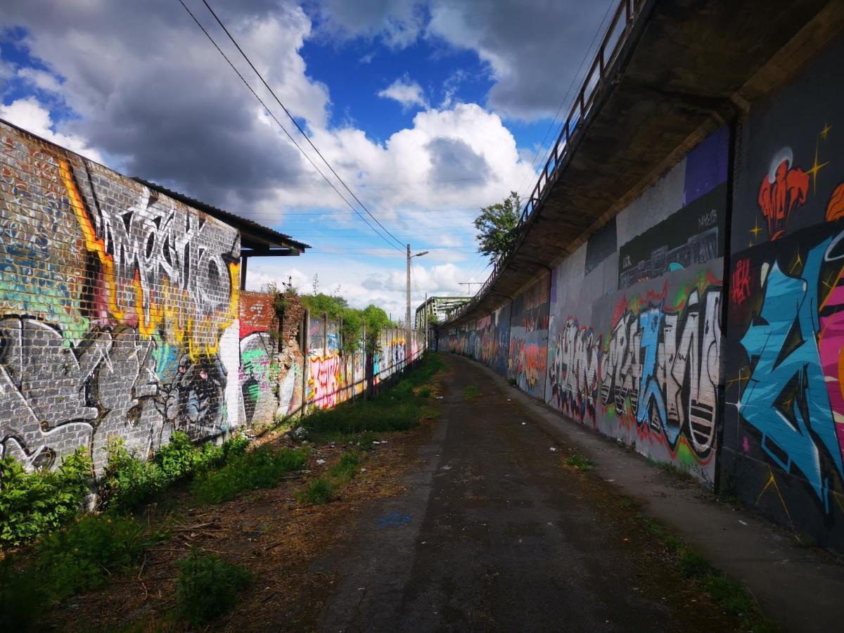 Ghostel 1St - Aventure Alternative - Guest House - Arts-Factory-Experience - For Artists, Makers And Open Minds - Attention, We Are Not A Hotel And Are Not Adapted For Everybody - Read Host Warnings Before Reservation - Www,Providence,Be Asbl Charleroi Exteriör bild